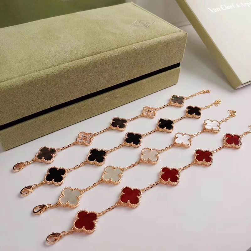 Van Cleef & Arpels bracelet 12yxq18