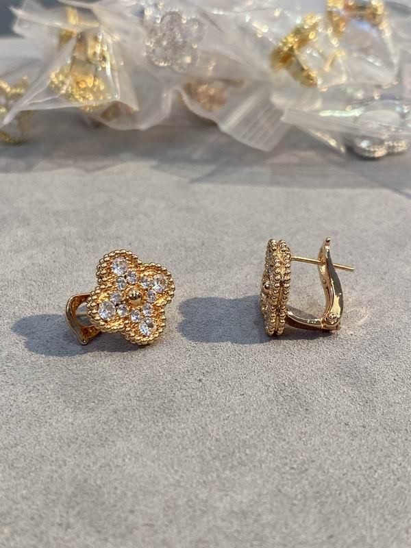 Van Cleef & Arpels earring 03lyh32