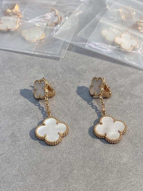 Van Cleef & Arpels earring 03lyh35