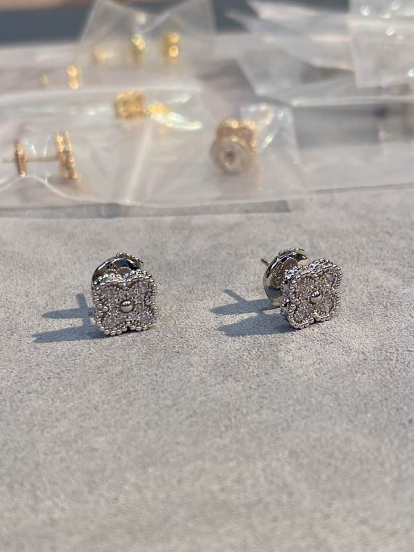 Van Cleef & Arpels earring 03lyh43