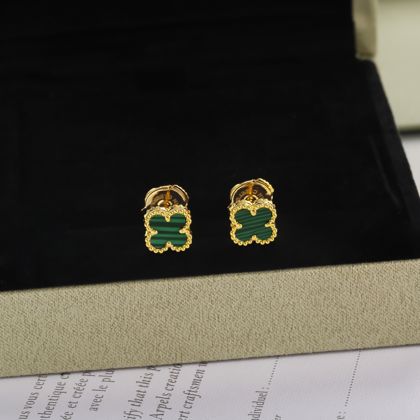 Van Cleef & Arpels earring 07yxq02