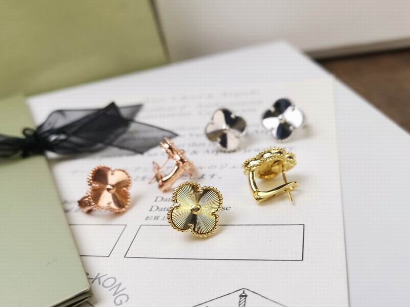 Van Cleef & Arpels earring 11yxq08