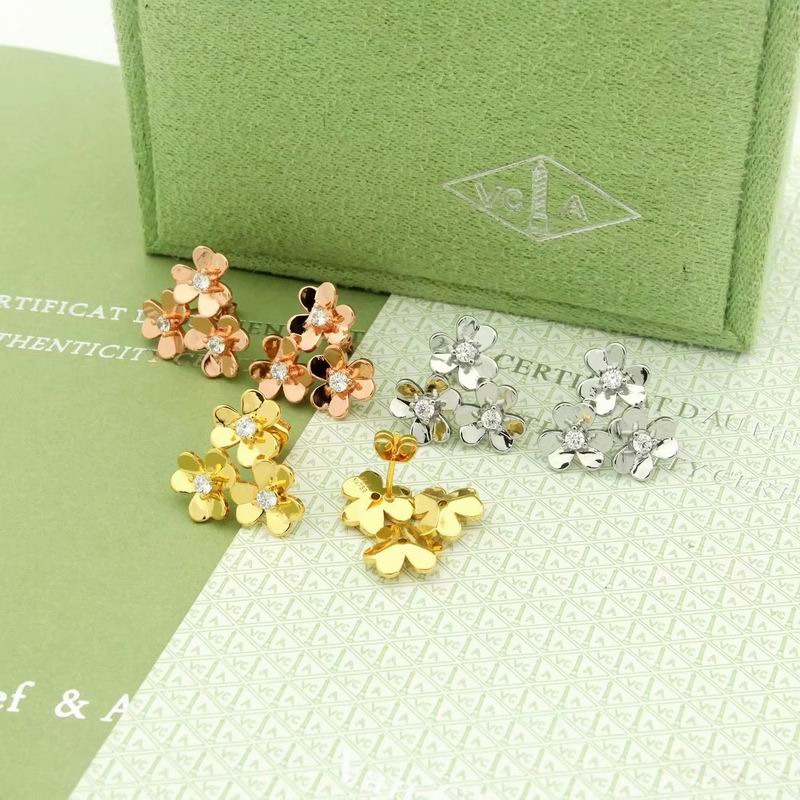 Van Cleef & Arpels earring 12yxq11