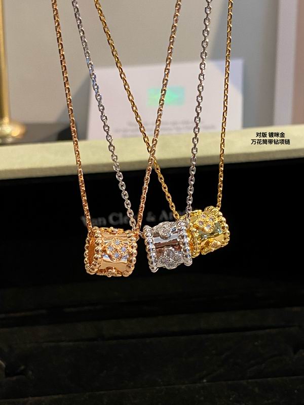 Van Cleef & Arpels necklace 03lyh43