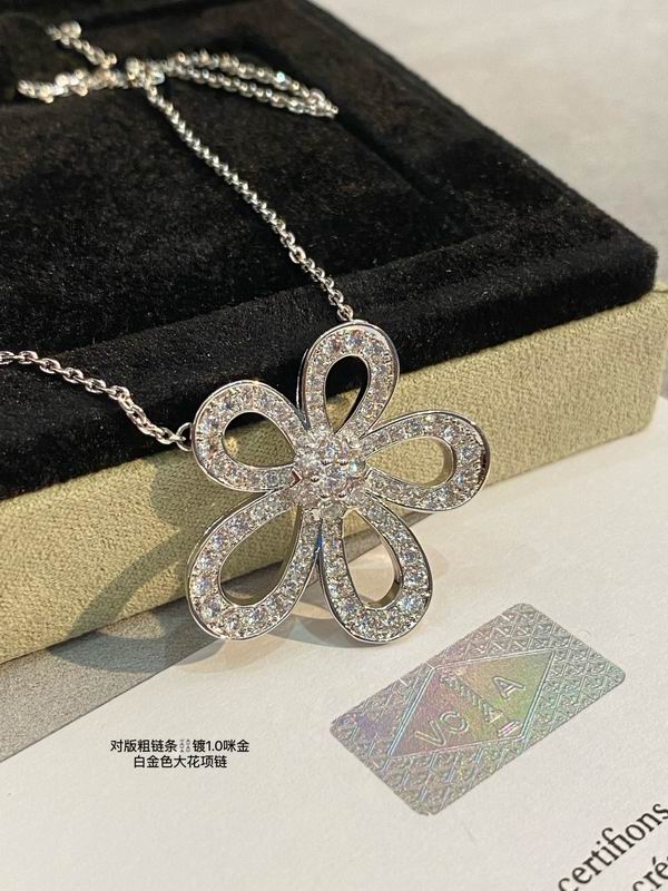 Van Cleef & Arpels necklace 03lyh53