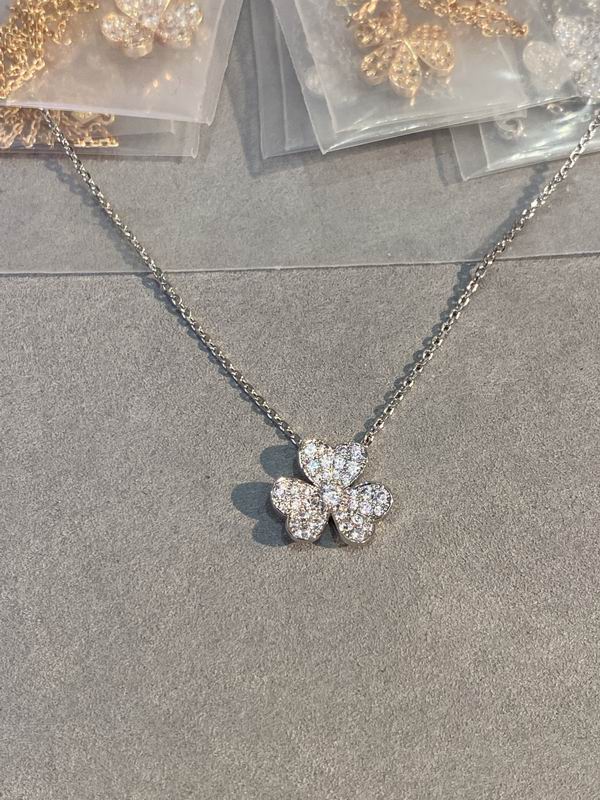 Van Cleef & Arpels necklace 03lyh55