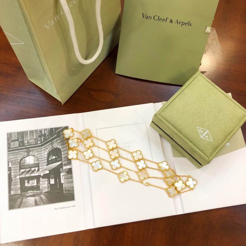 Van Cleef & Arpels necklace 12yxq03