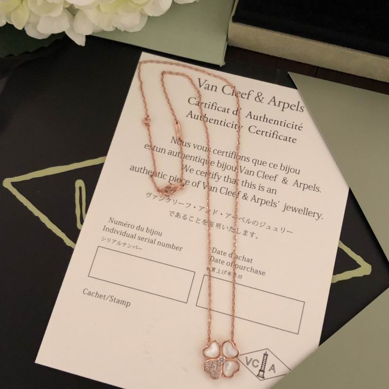Van Cleef & Arpels necklace 12yxq31
