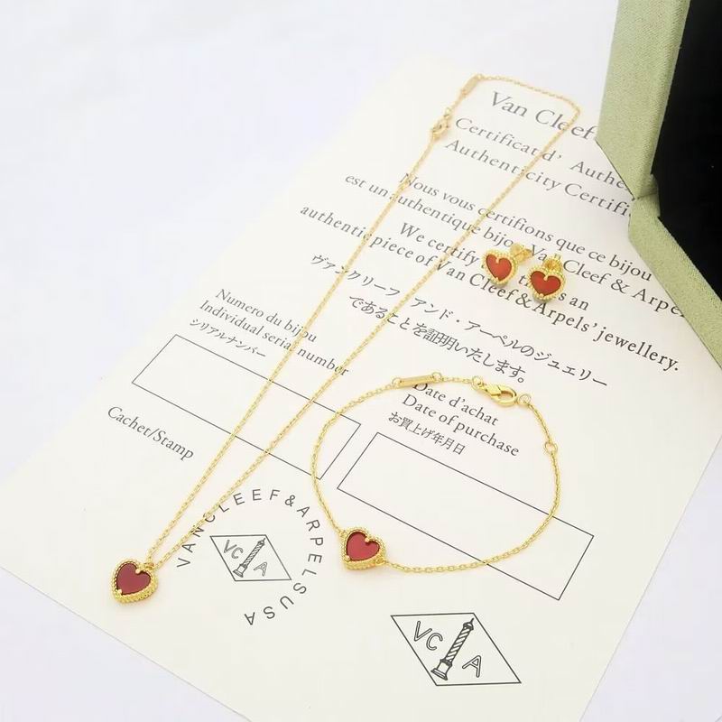 Van Cleef & Arpels suits 11yxq03