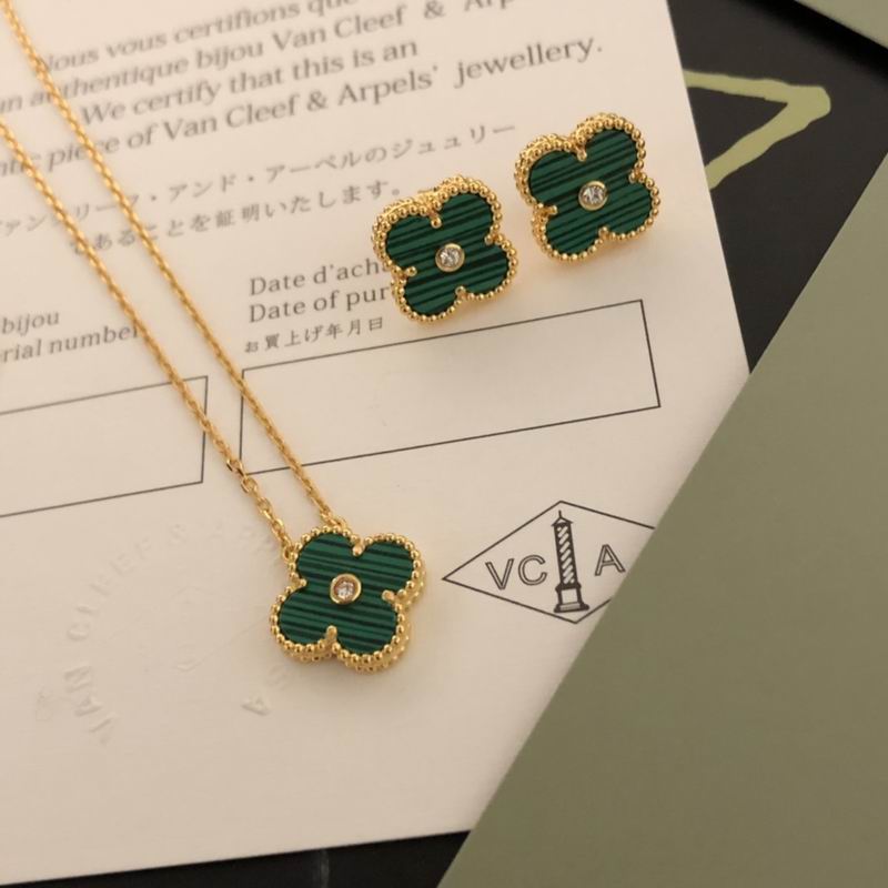 Van Cleef & Arpels suits 12yxq08