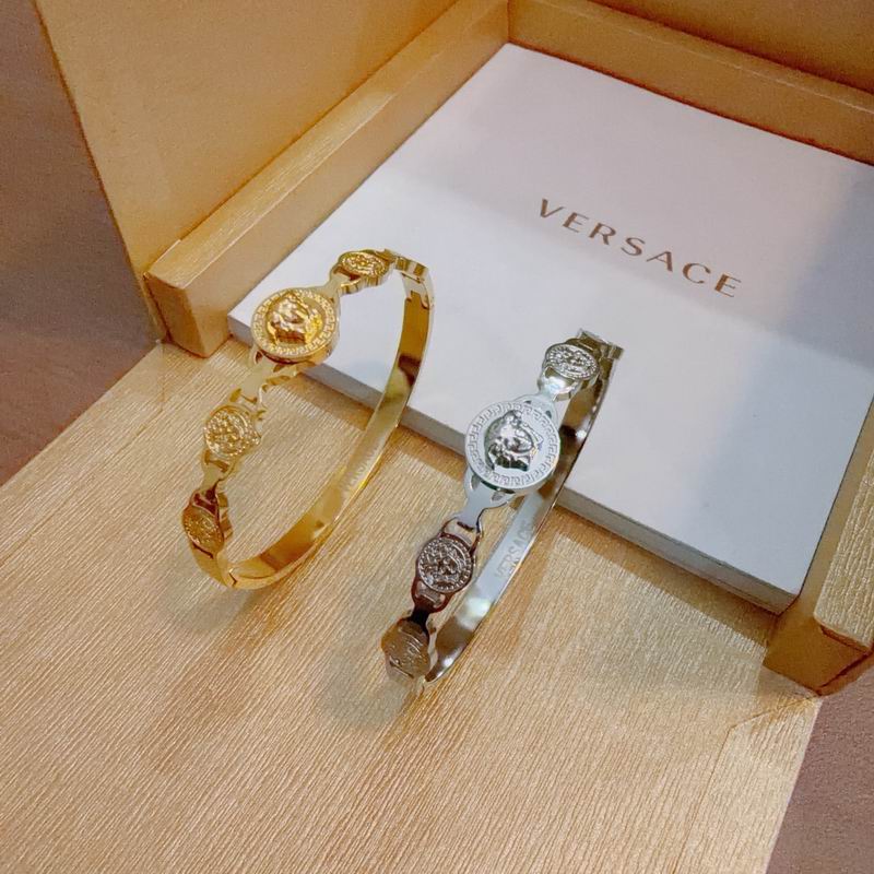 Versace Bracelet 05yxs02