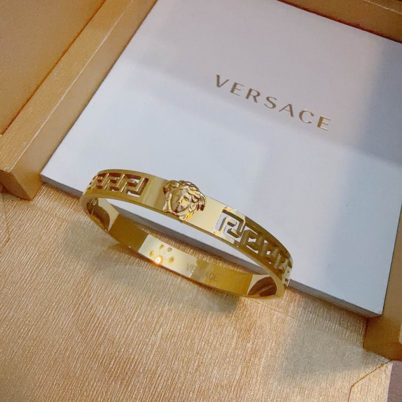 Versace Bracelet 05yxs04