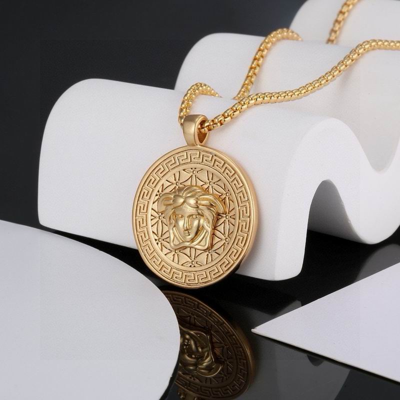 Versace necklace 01yxh172