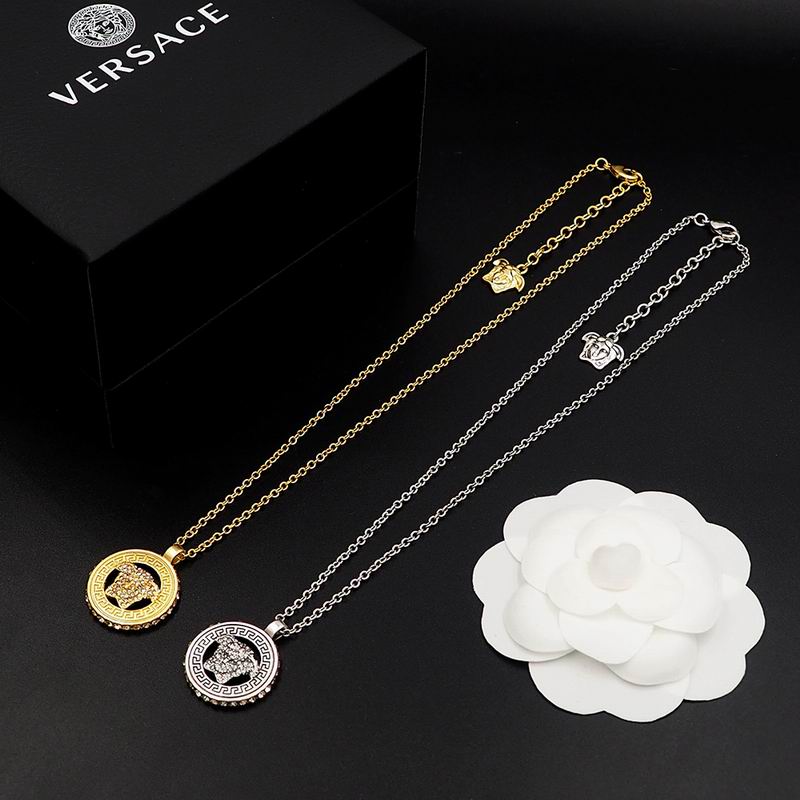 Versace necklace 02yxh175