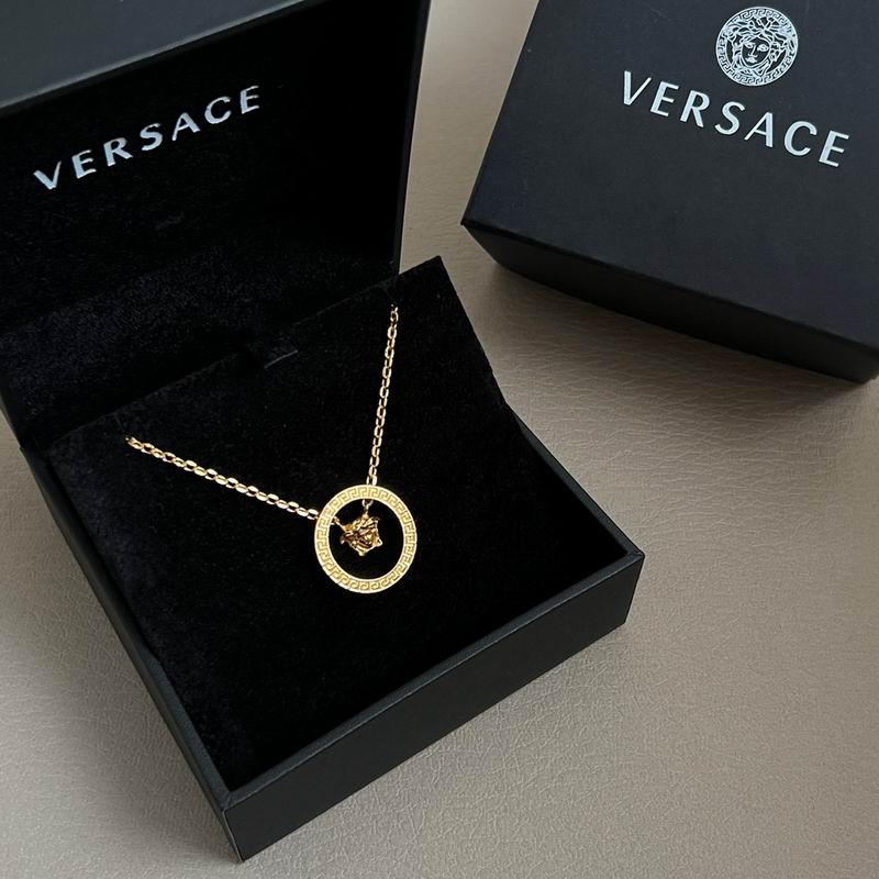 Versace necklace 03yxh191
