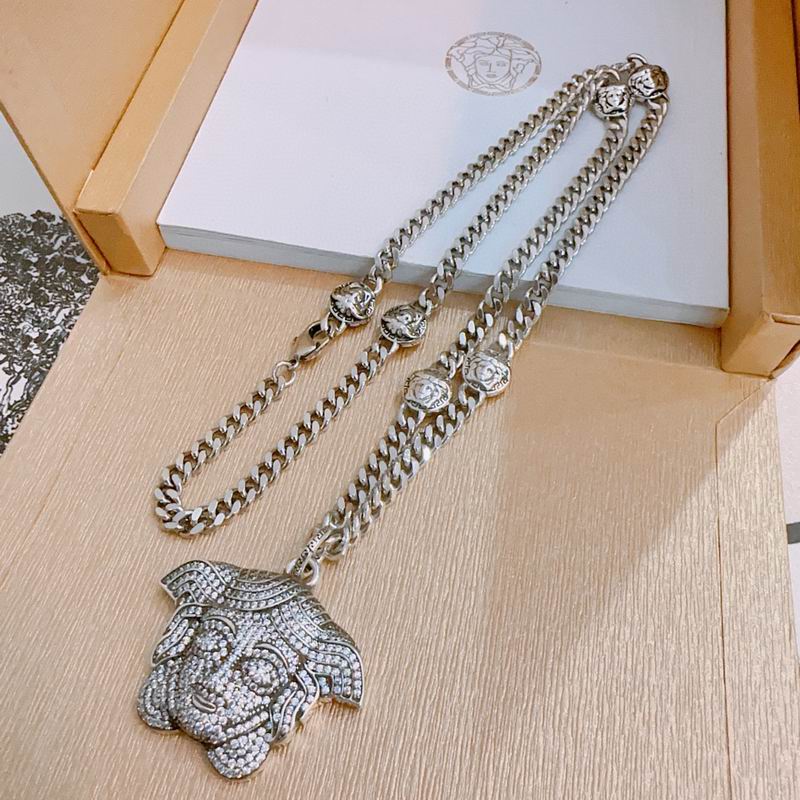 Versace necklace lyx206