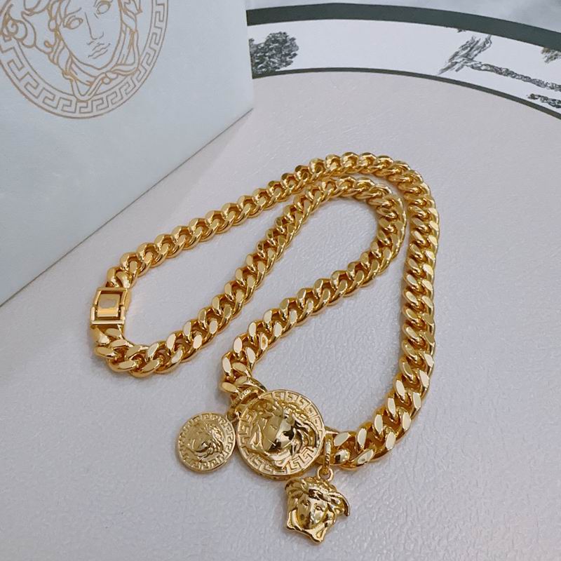 Versace necklace lyx253
