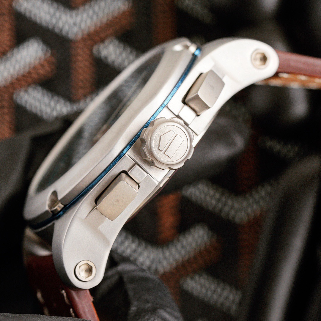 Tag Heuer 40mm watch mb (1)