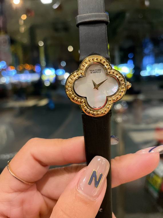 Van Cleef & Arpels watch (17)