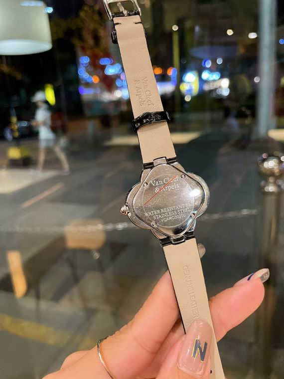 Van Cleef & Arpels watch (25)