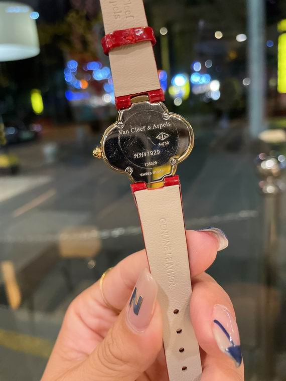 Van Cleef & Arpels watch (31)