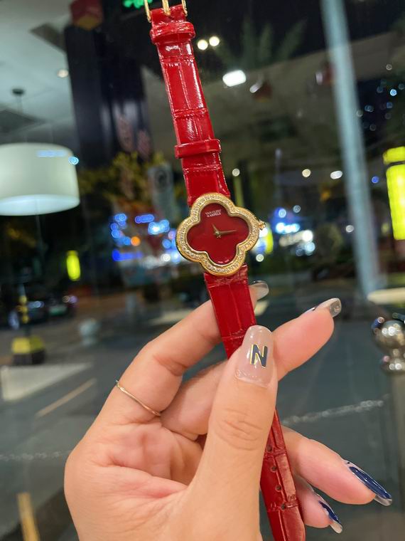 Van Cleef & Arpels watch (33)