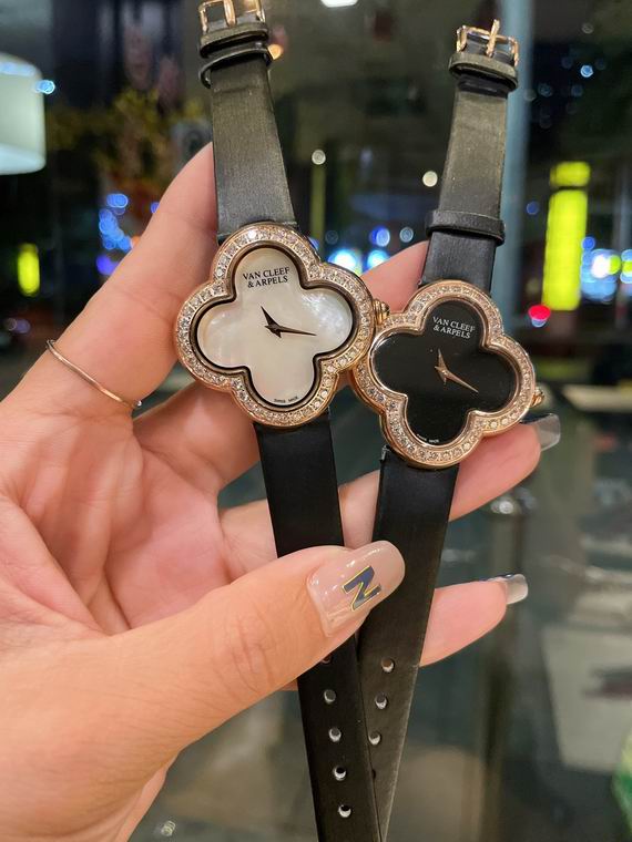 Van Cleef & Arpels watch (41)