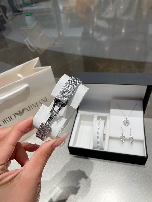 Armani women 33X9mm 072209 (5)