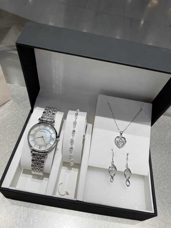 Armani women 33X9mm 072210 (3)