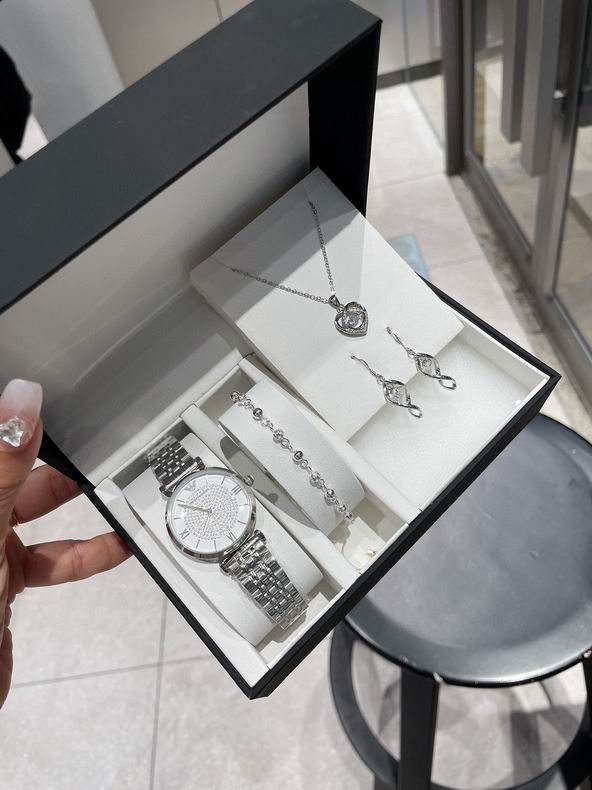 Armani women 33x9mm 072211 (2)