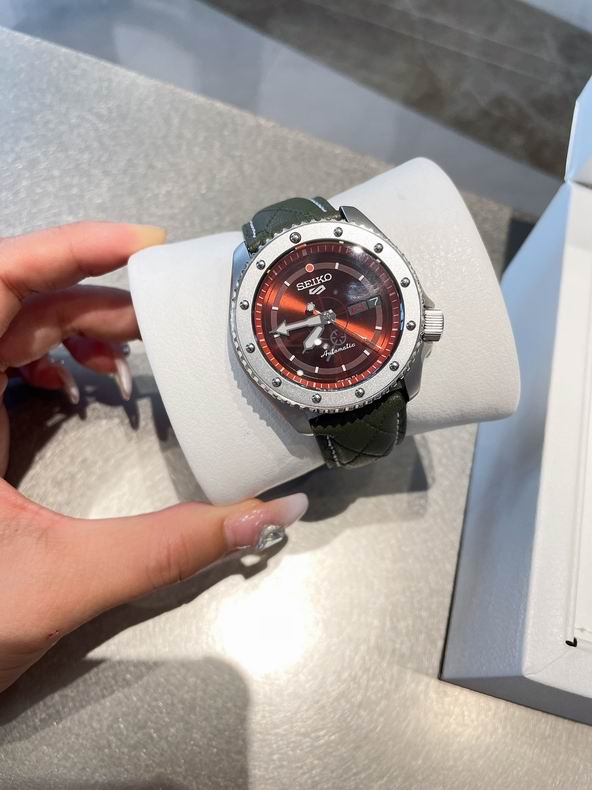 Seiko watch 42.5X13.4mm 41 (41)