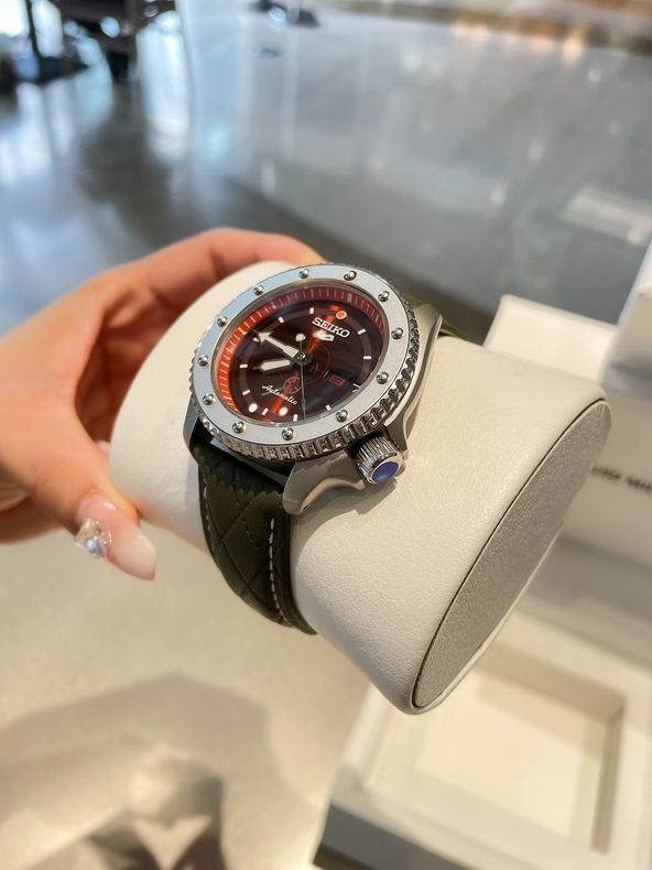 Seiko watch 42.5X13.4mm 41 (42)