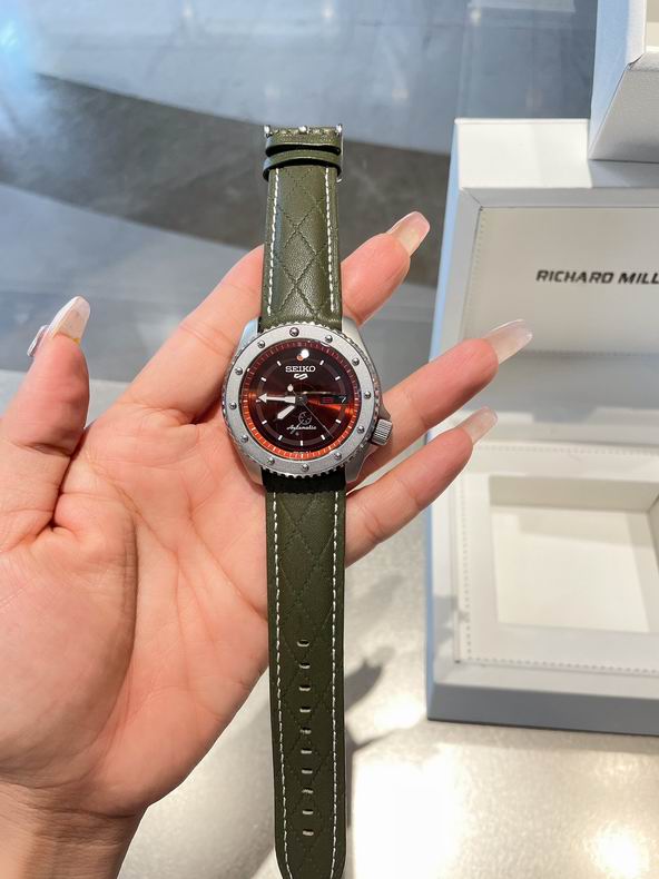 Seiko watch 42.5X13.4mm 41 (43)