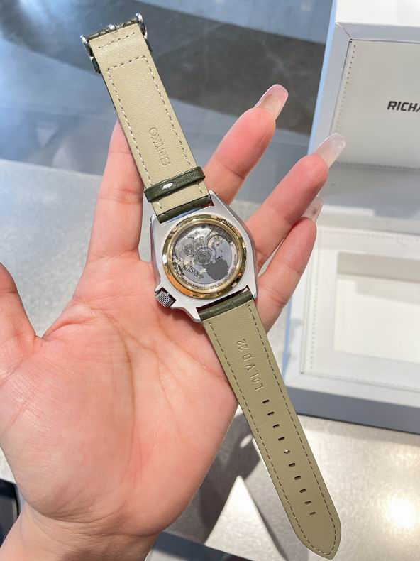 Seiko watch 42.5X13.4mm 41 (45)