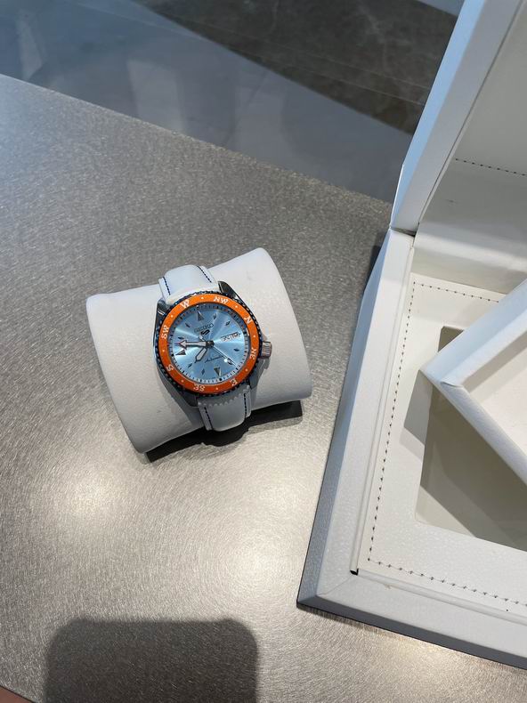 Seiko watch 42.5X13.4mm 41 (52)