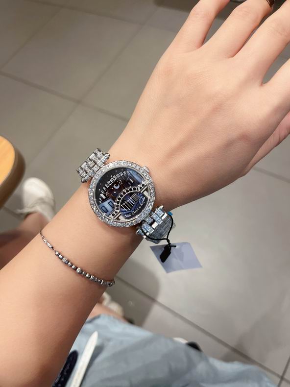 Van Cleef & Arpels women 38X8mm 072217 (2)