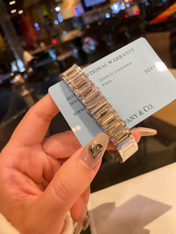 Tiffany women 28mm 080611 (2)