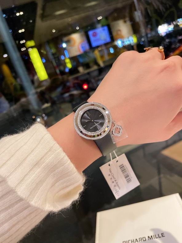 Van Cleef & Arpels women 32mm 080606 (15)