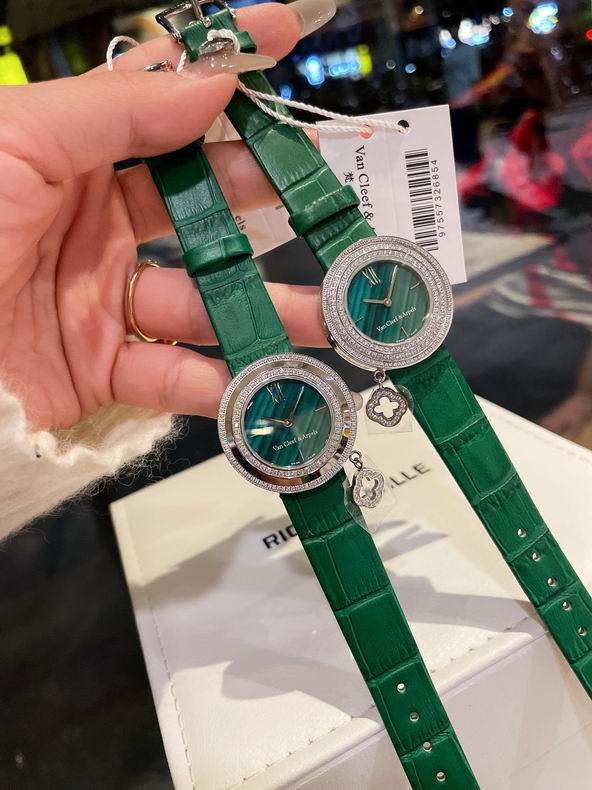 Van Cleef & Arpels women 32mm 080606 (3)