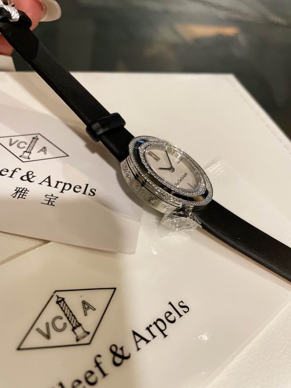 Van Cleef & Arpels women 32mm 080606 (5)