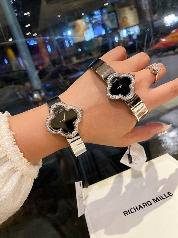 Van Cleef & Arpels watch 090931 (1)