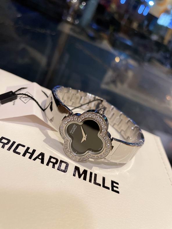 Van Cleef & Arpels watch 090931 (3)