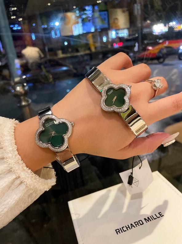 Van Cleef & Arpels watch 090931 (6)