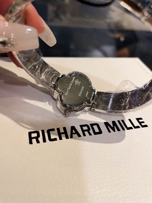 Van Cleef & Arpels watch 090931 (9)