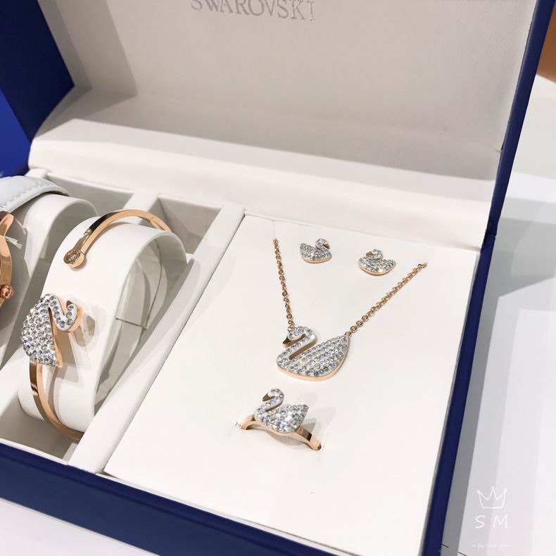 Swarovski women watch 102902 (1)