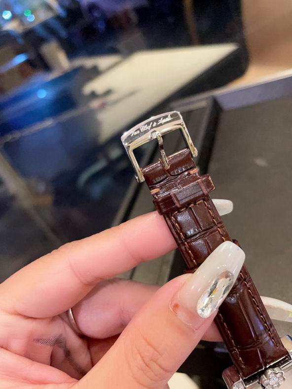 Van Cleef & Arpels women 33mm 101649 (4)