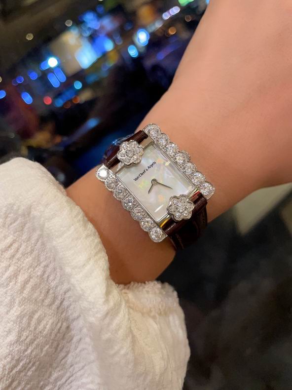 Van Cleef & Arpels women 33mm 101649 (7)