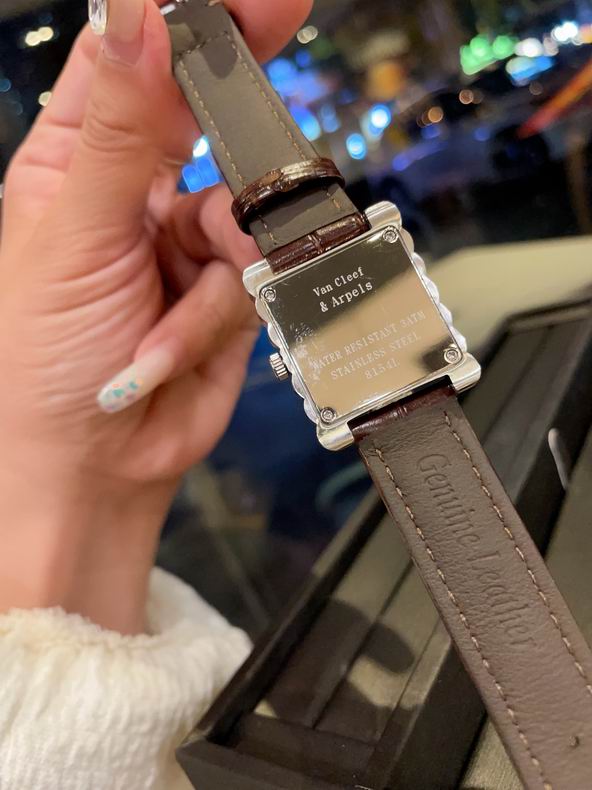 Van Cleef & Arpels women 33mm 101649 (9)