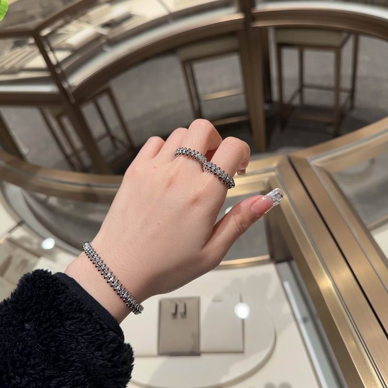 Cartier bracelet 11lyx34 (7)