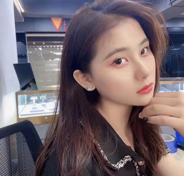 Cartier earring 11lyx14 (3)